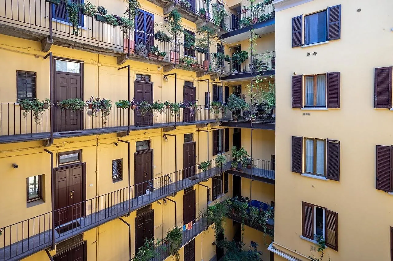 Suite 2 Centro Milano,Duomo,Navigli 0*, Mediolan